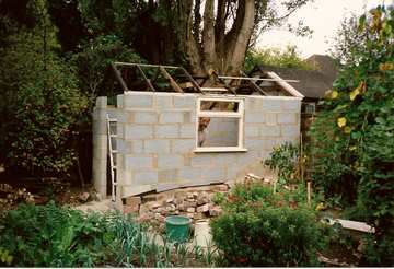 siding is listed as a cabot semi-solid stain in spanish